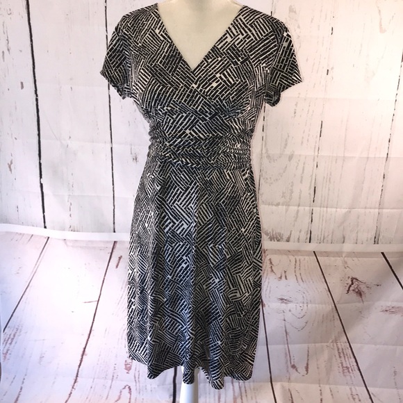 Ann Taylor Dresses & Skirts - Ann Taylor Short Sleeved Faux Wrap Dress